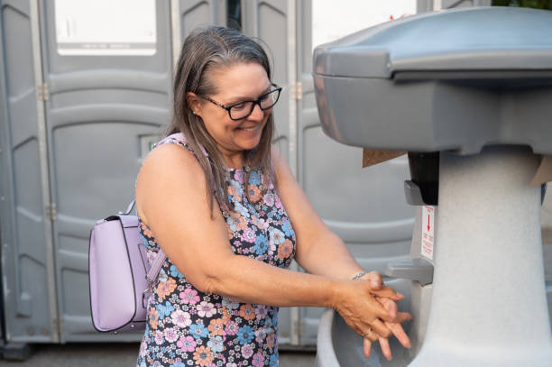 Porta potty delivery and setup in Prague, OK